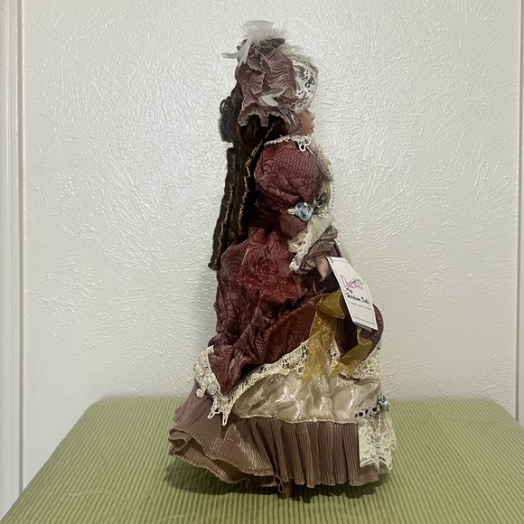 Vintage Duck House heirloom porcelain doll. - Picture 11 of 12